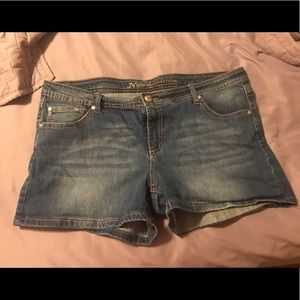 Natural reflections jean shorts